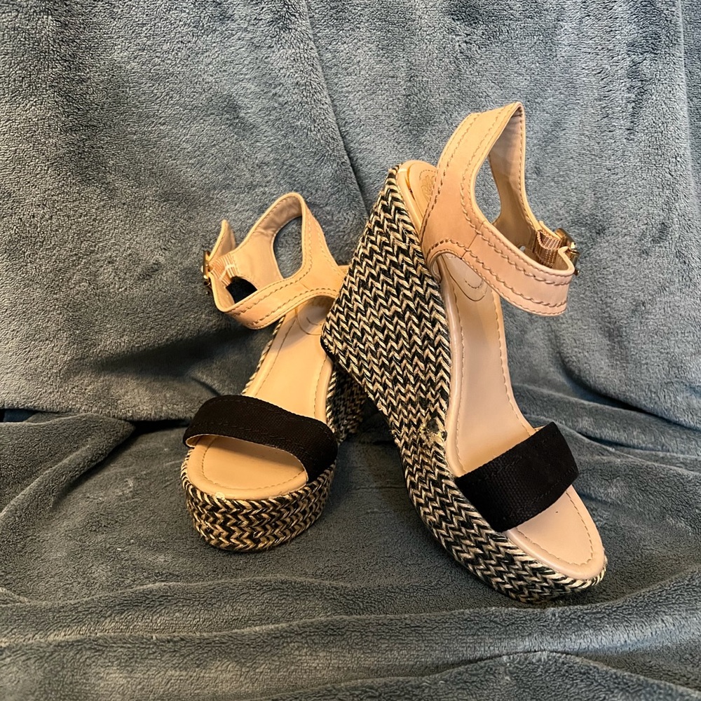 Brand - Vince Camuto , fabric / leather upper , size 6.5B , heel size 4 inches